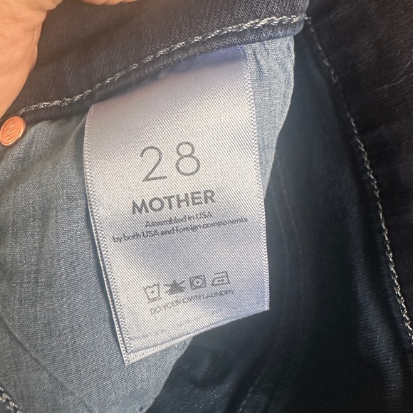 MOTHER NWT LIL’ MOTHER WEEKENDER FRAY SZ 28 Chip on my shoulder flare style - Picture 10 of 13